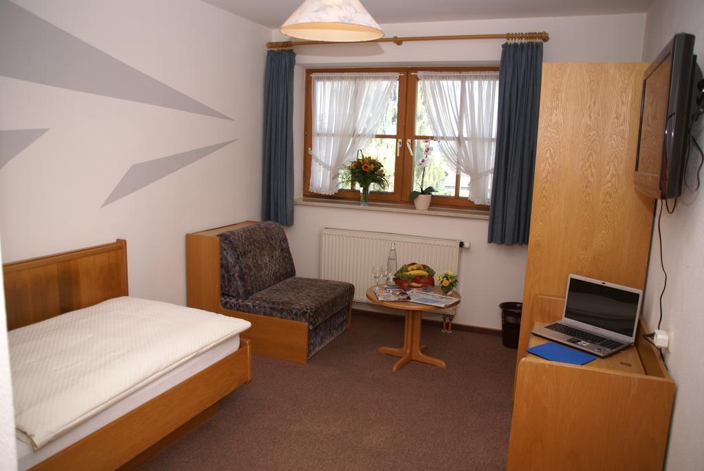 Gasthaus Und Landhotel Wiedmann Eresing Kamer foto