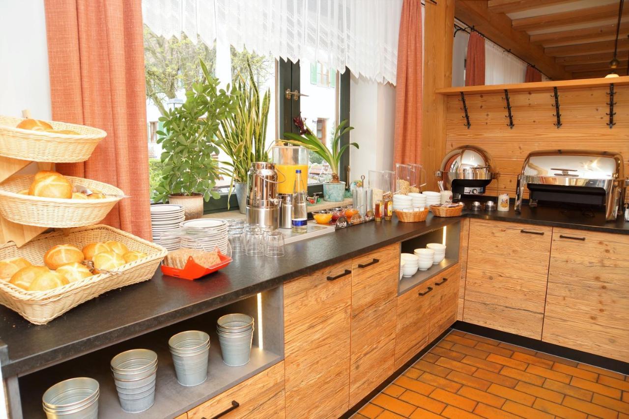 Gasthaus Und Landhotel Wiedmann Eresing Buitenkant foto