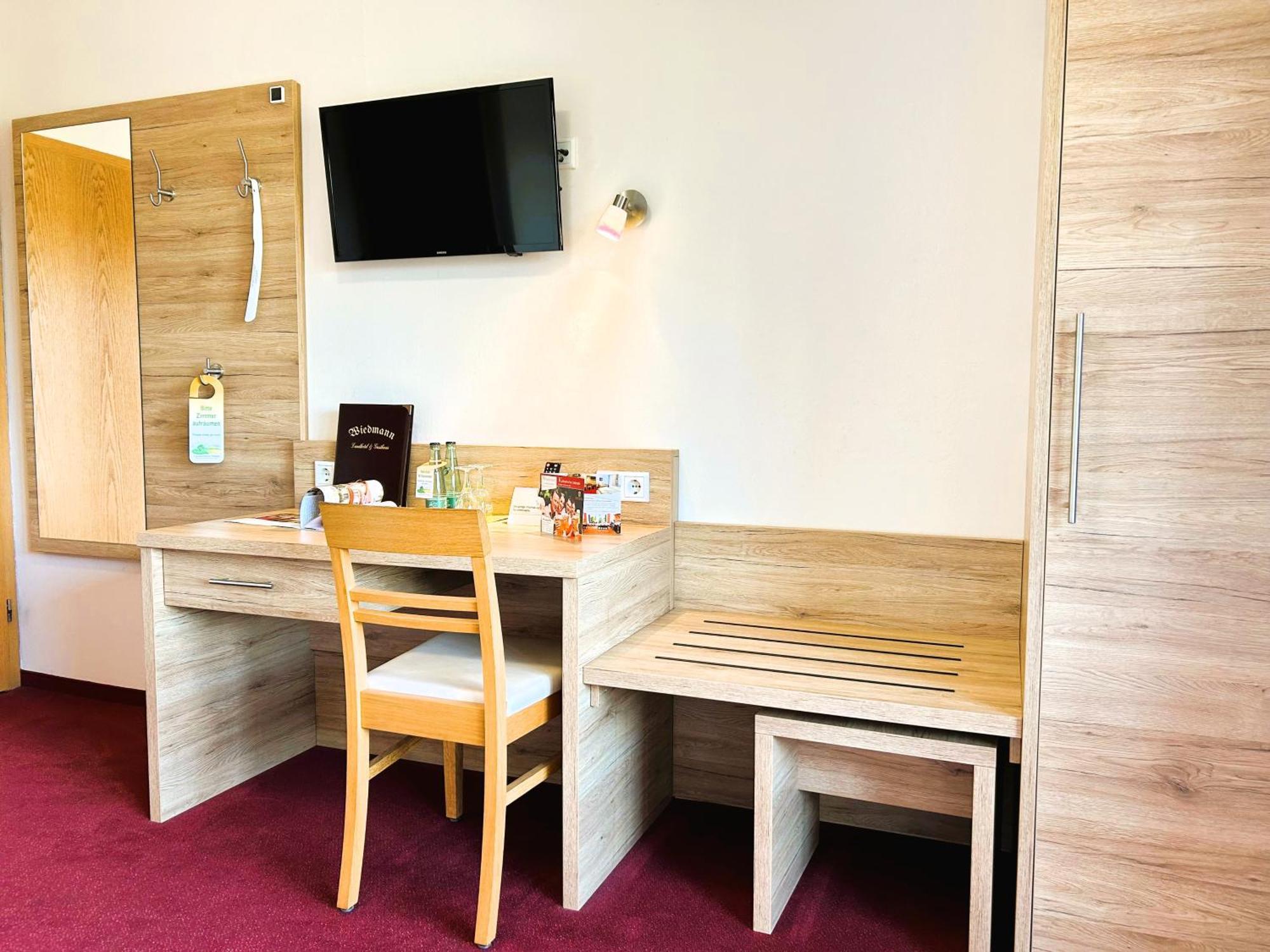 Gasthaus Und Landhotel Wiedmann Eresing Buitenkant foto