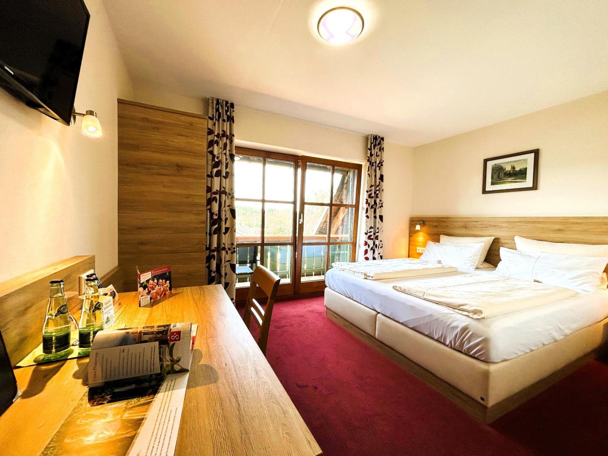 Gasthaus Und Landhotel Wiedmann Eresing Buitenkant foto