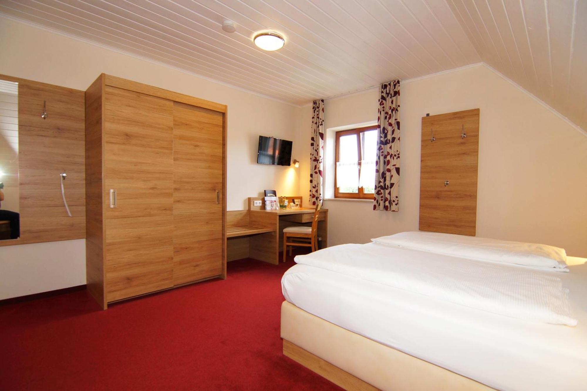 Gasthaus Und Landhotel Wiedmann Eresing Buitenkant foto