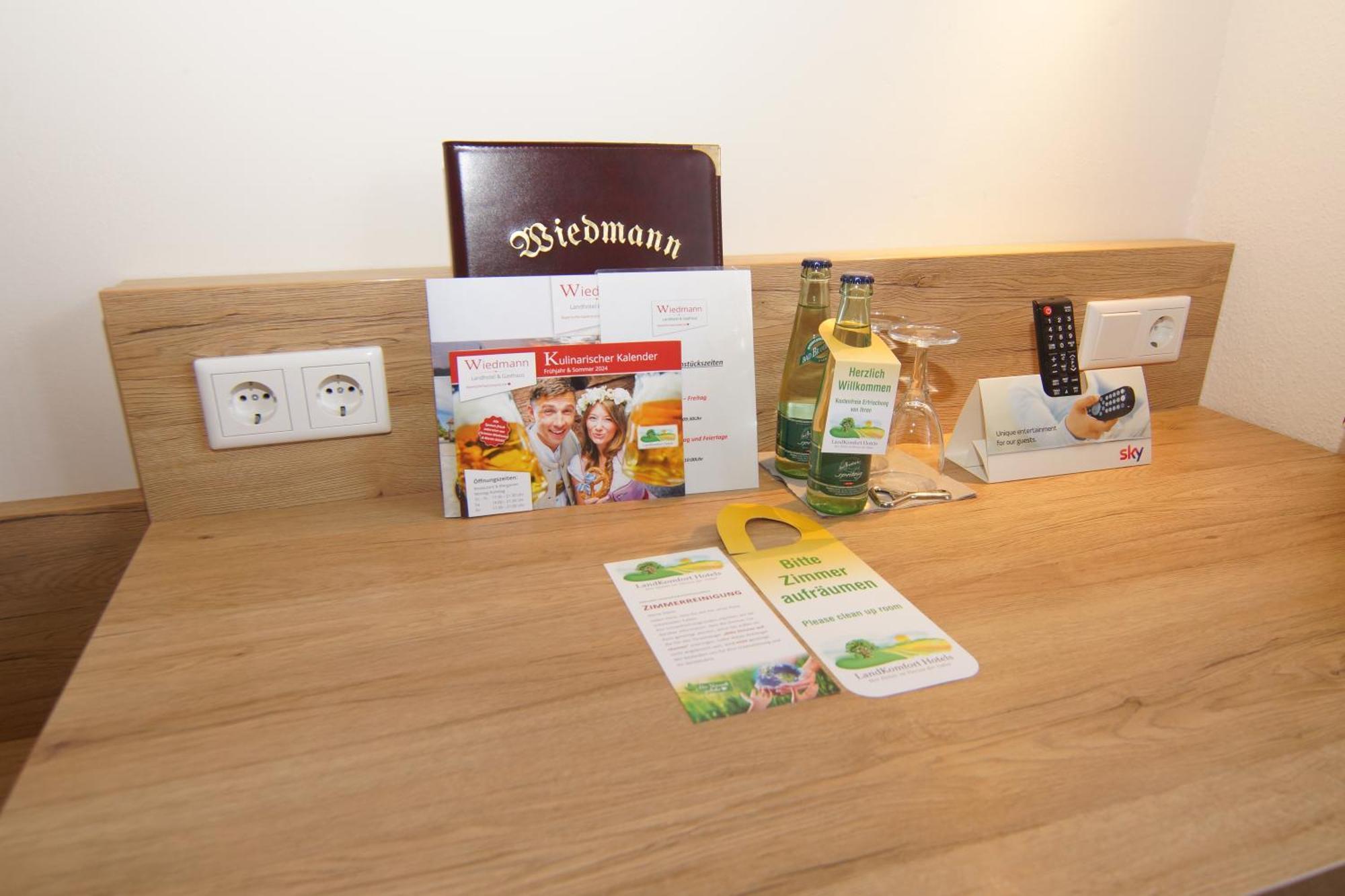 Gasthaus Und Landhotel Wiedmann Eresing Buitenkant foto