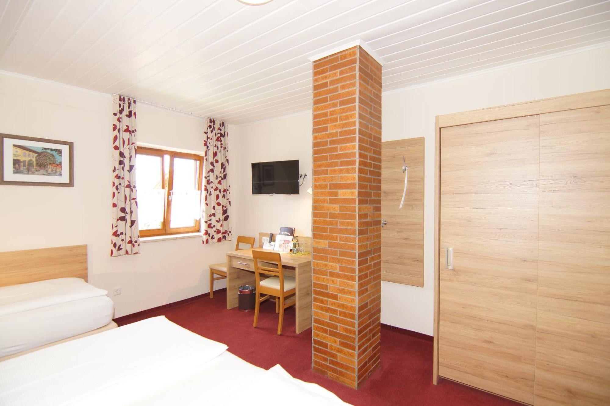 Gasthaus Und Landhotel Wiedmann Eresing Buitenkant foto