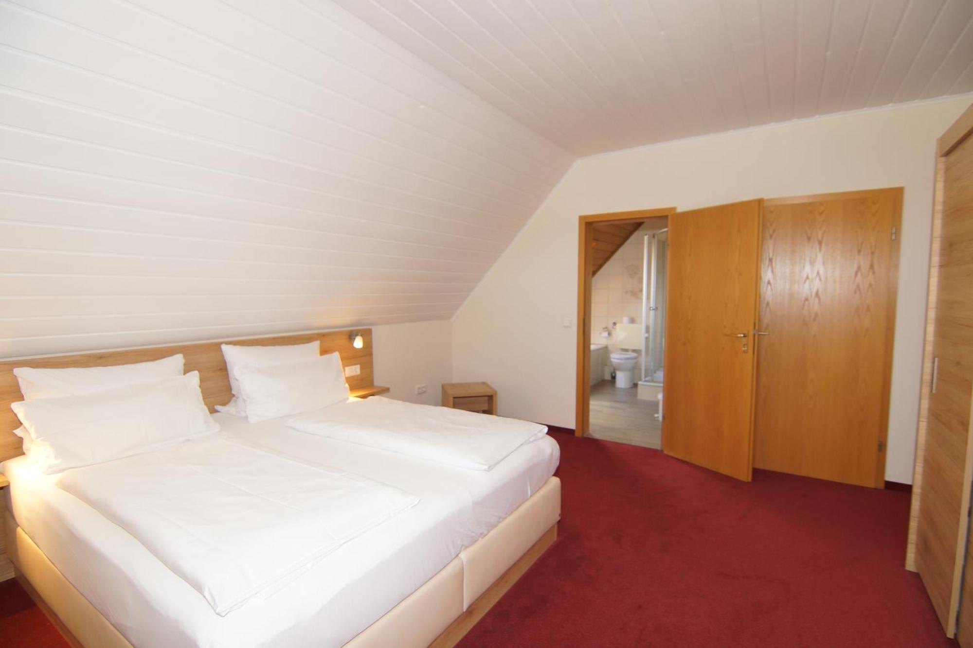 Gasthaus Und Landhotel Wiedmann Eresing Buitenkant foto