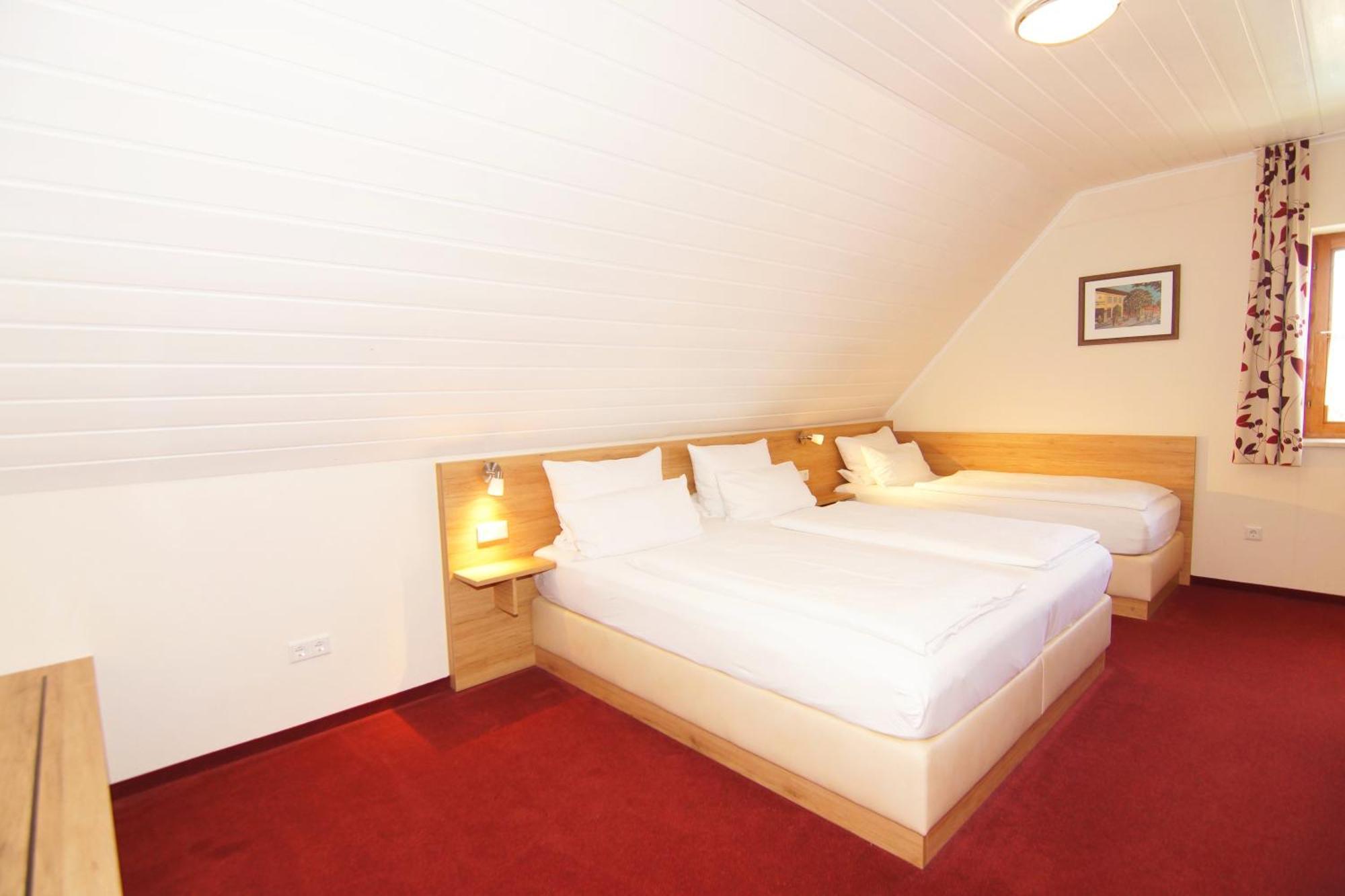 Gasthaus Und Landhotel Wiedmann Eresing Buitenkant foto
