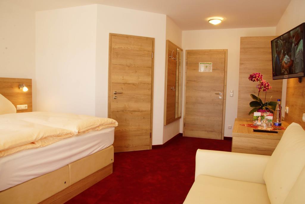 Gasthaus Und Landhotel Wiedmann Eresing Buitenkant foto