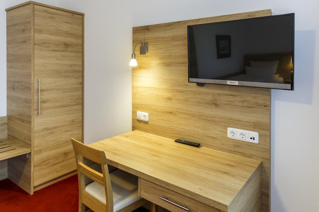 Gasthaus Und Landhotel Wiedmann Eresing Buitenkant foto