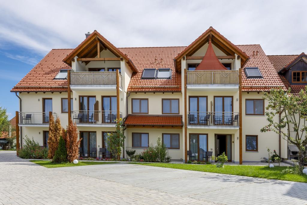 Gasthaus Und Landhotel Wiedmann Eresing Buitenkant foto