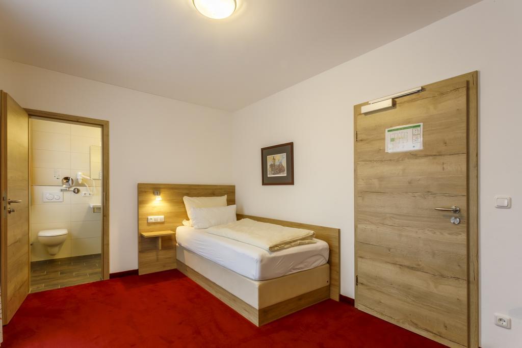 Gasthaus Und Landhotel Wiedmann Eresing Buitenkant foto