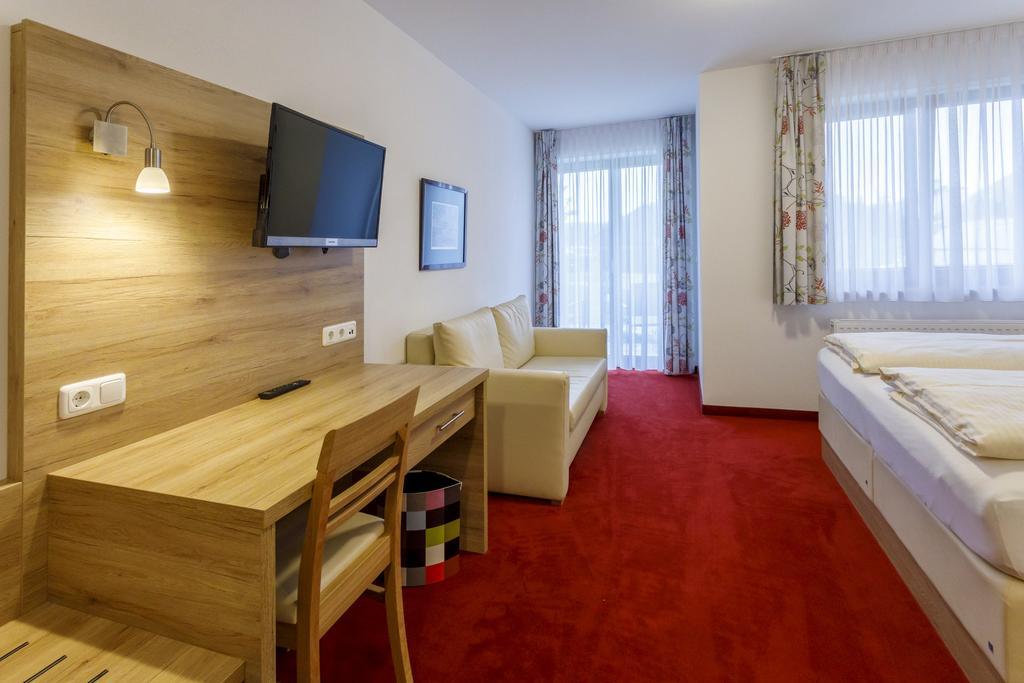 Gasthaus Und Landhotel Wiedmann Eresing Buitenkant foto
