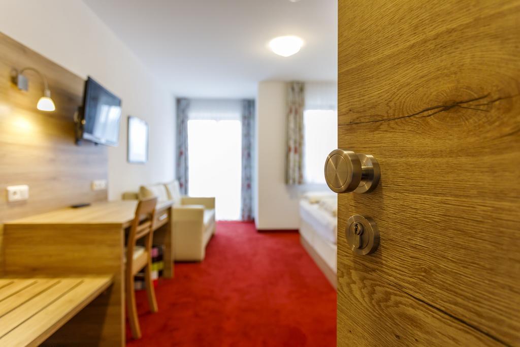 Gasthaus Und Landhotel Wiedmann Eresing Buitenkant foto