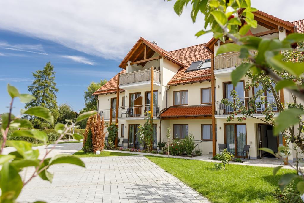 Gasthaus Und Landhotel Wiedmann Eresing Buitenkant foto