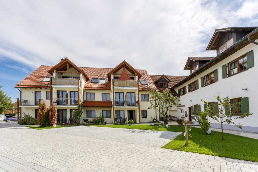 Gasthaus Und Landhotel Wiedmann Eresing Buitenkant foto